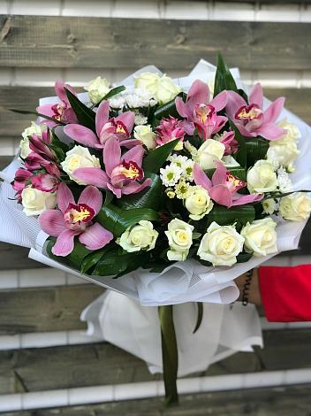 Букет цветов из: Розы и Хризантемы в Березник