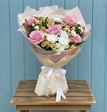 Букет цветов из:  Гвоздики, Орхидеи и Розы в Березник