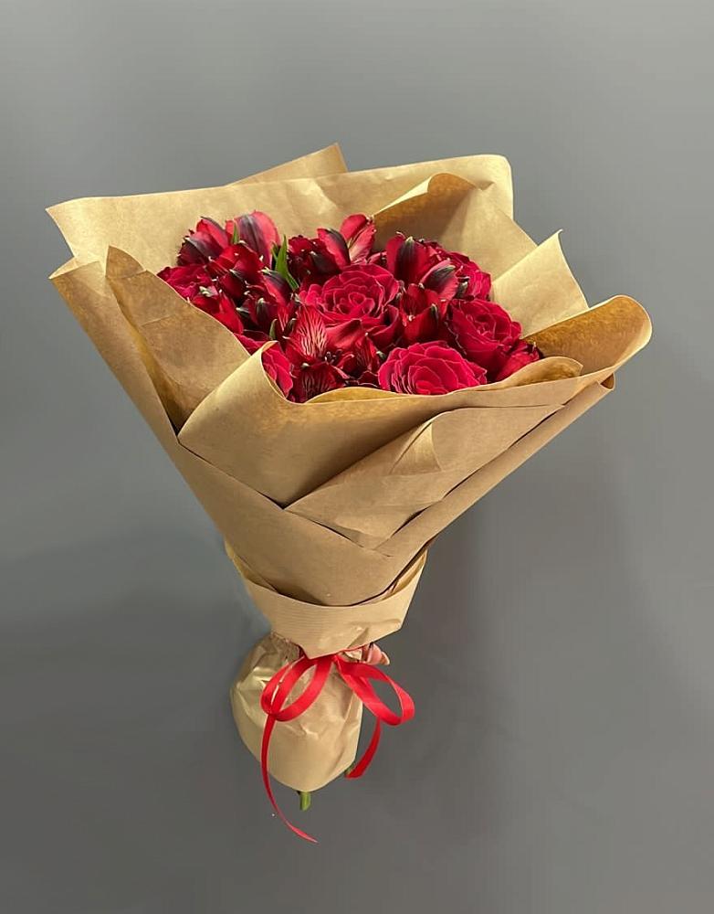 Букет цветов из: Альстромерии и Розы в Березник