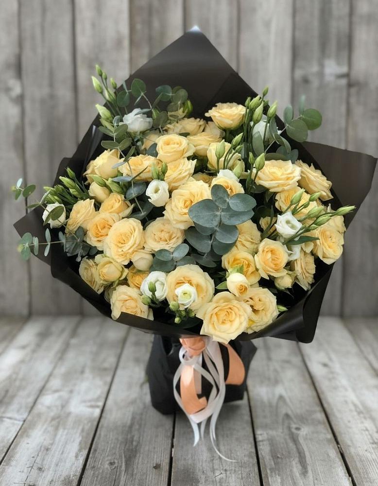 Букет цветов из: Розы и Лизиантусы в Березник