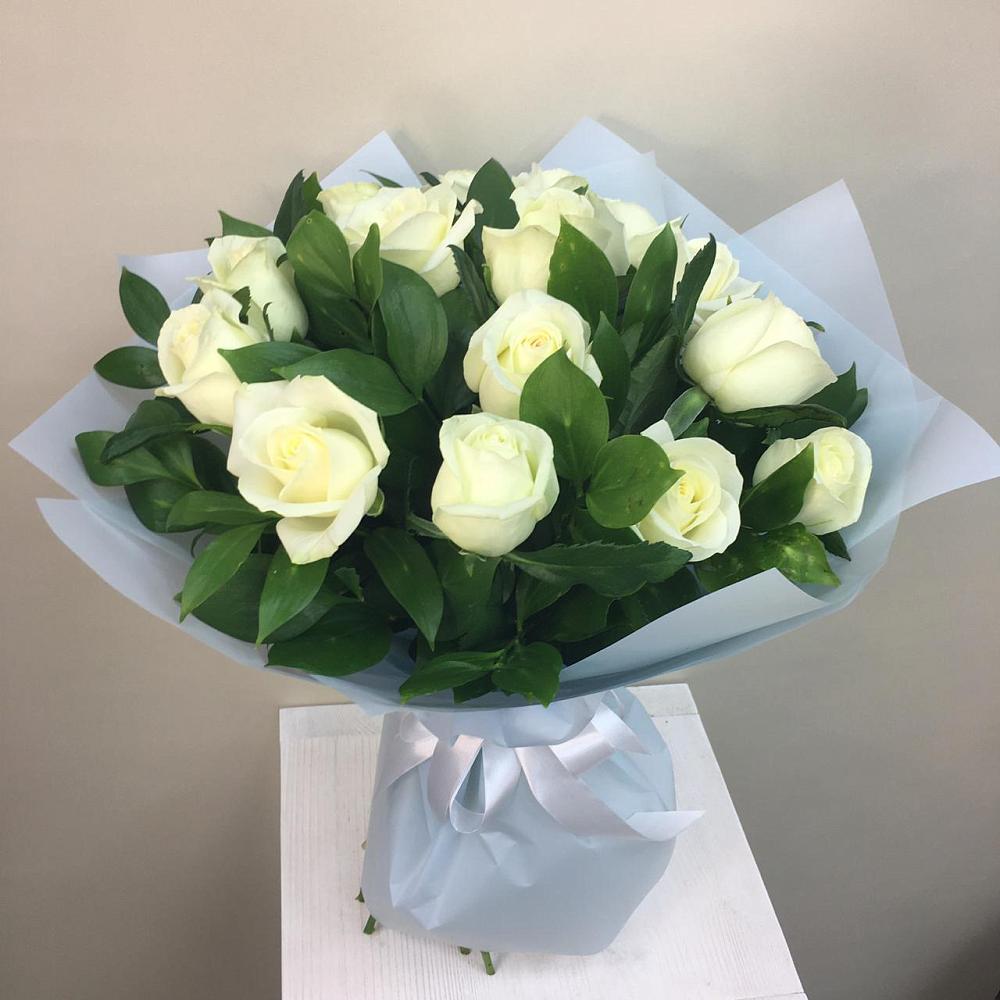 Букет 15 Белых роз Проуд в Березник