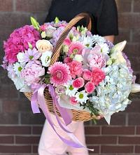 Композиция солнечный день в Березник Цветочная композиция из Розы, Хризантемы, Пионы и Лизиантусы в корзине в Березник