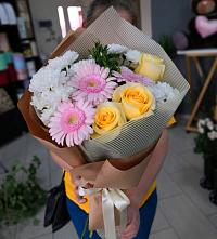 Букет цветов из:  Герберы, Розы и Хризантемы в Березник