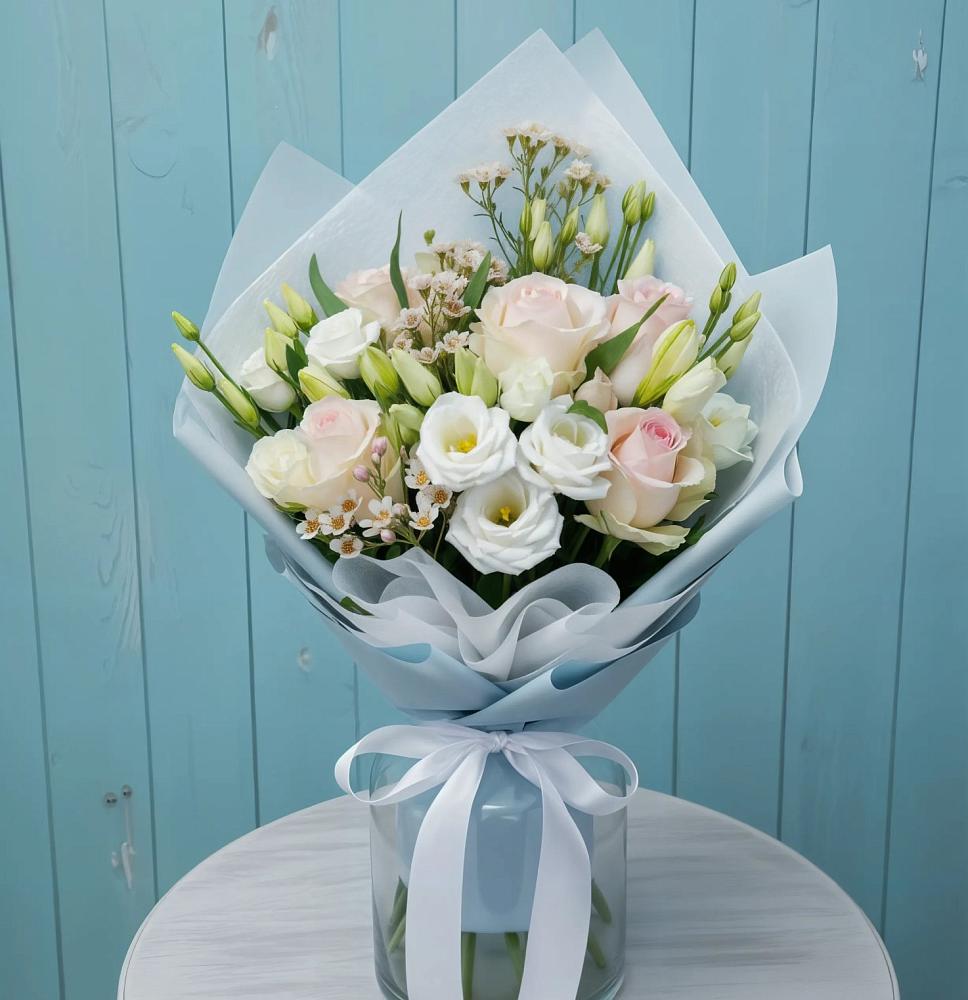 Букет цветов из: Розы и Лизиантусы в Березник