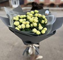 Букет Белые кустовые розы Солинеро в Березник