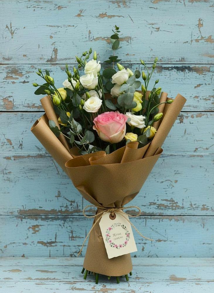 Букет цветов из: Розы и Лизиантусы в Березник