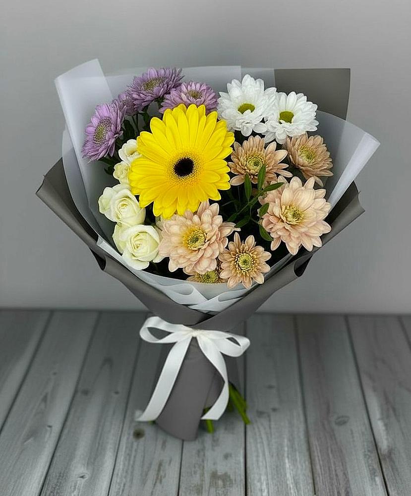 Букет цветов из: Розы, Герберы и Хризантемы в Березник