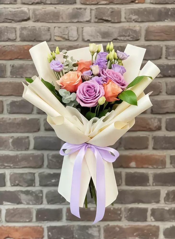 Букет цветов из: Лизиантусы и Розы в Березник