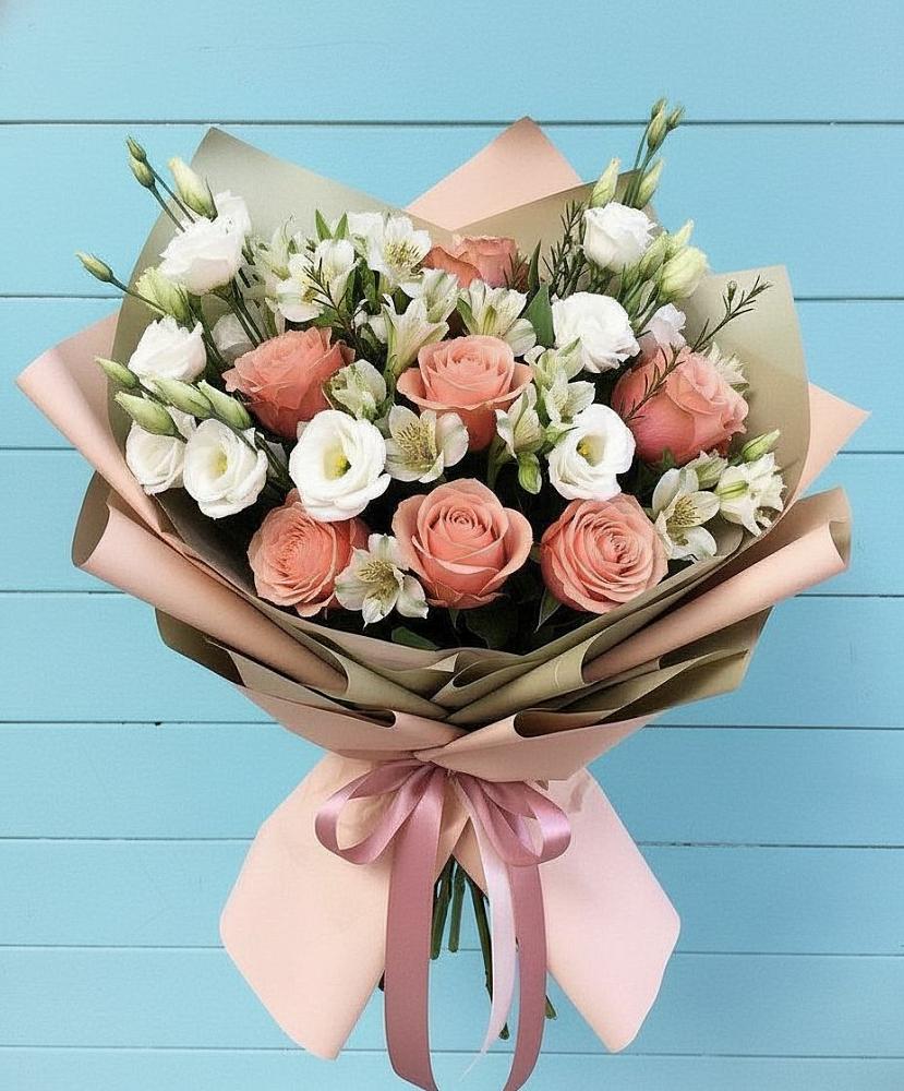 Букет цветов из: Розы, Альстромерии и Лизиантусы в Березник