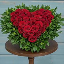 Цветочная композиция из Розы в виде сердца в Березник