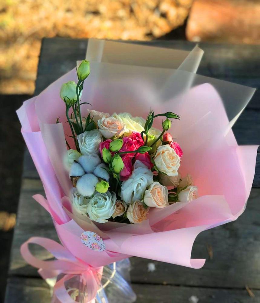 Букет цветов из: Розы и Лизиантусы в Березник