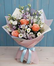 Букет цветов из:  Лизиантусы, Розы, Альстромерии и Гипсофила в Березник