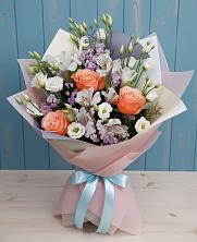 Букет цветов из:  Лизиантусы, Розы, Альстромерии и Гипсофила в Березник