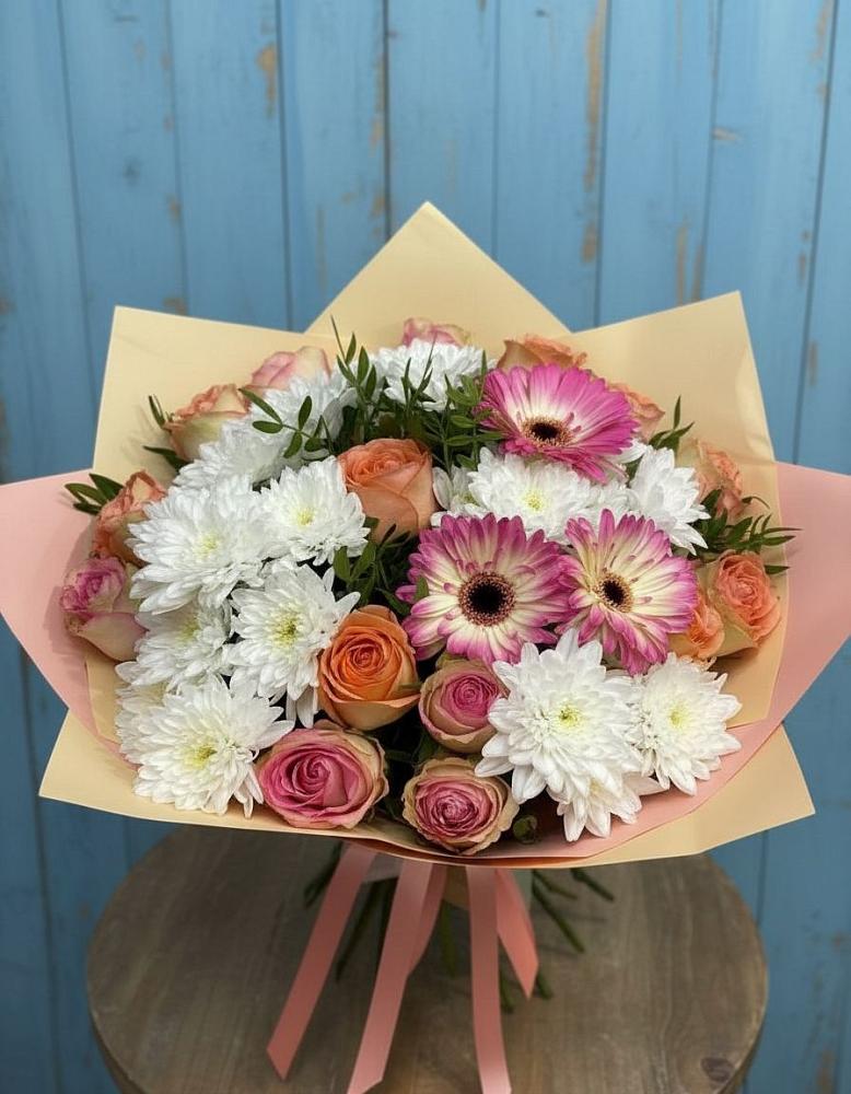 Букет цветов из: Розы, Герберы и Хризантемы в Березник