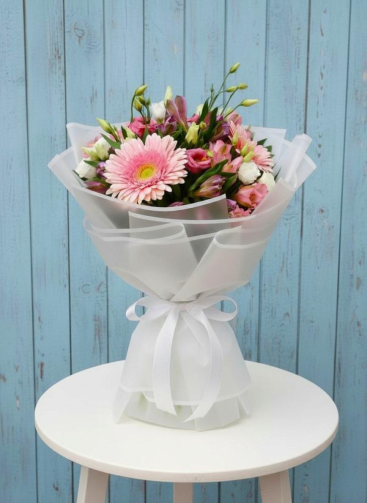 Букет цветов из: Герберы, Альстромерии и Лизиантусы в Березник