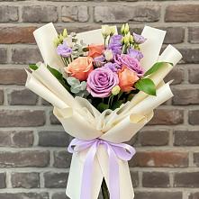 Букет цветов из:  Лизиантусы и Розы в Березник