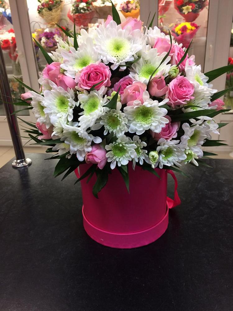 Цветочная композиция из Розы и Хризантемы в шляпной коробке в Березник