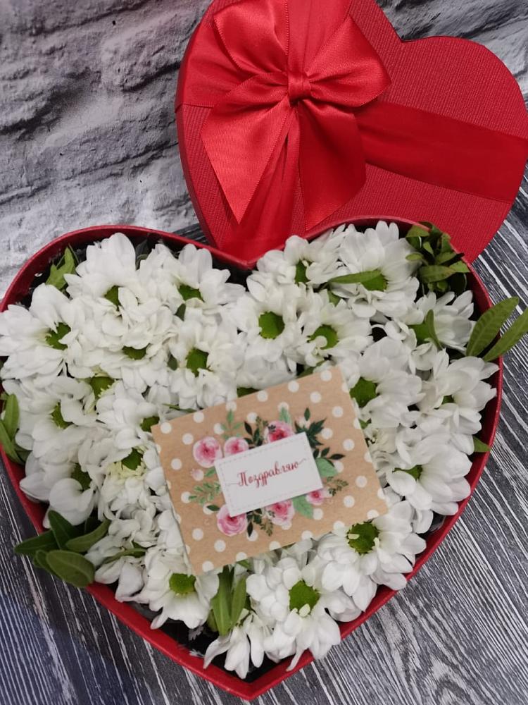 Цветочная композиция из Хризантемы в виде сердца в Березник