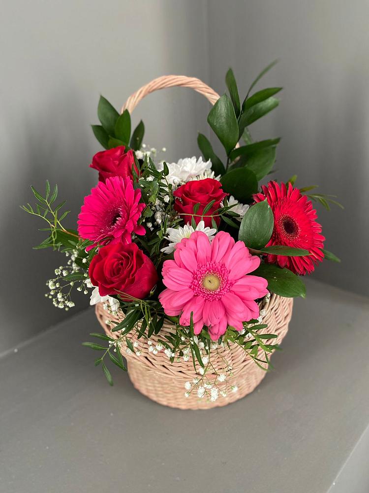 Цветочная композиция из Розы, Хризантемы и Герберы в корзине в Березник