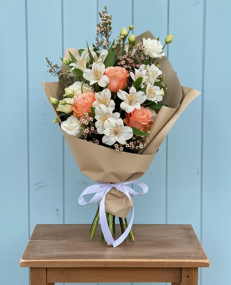 Букет цветов из: Альстромерии, Лизиантусы, Розы и Хризантемы в Березник