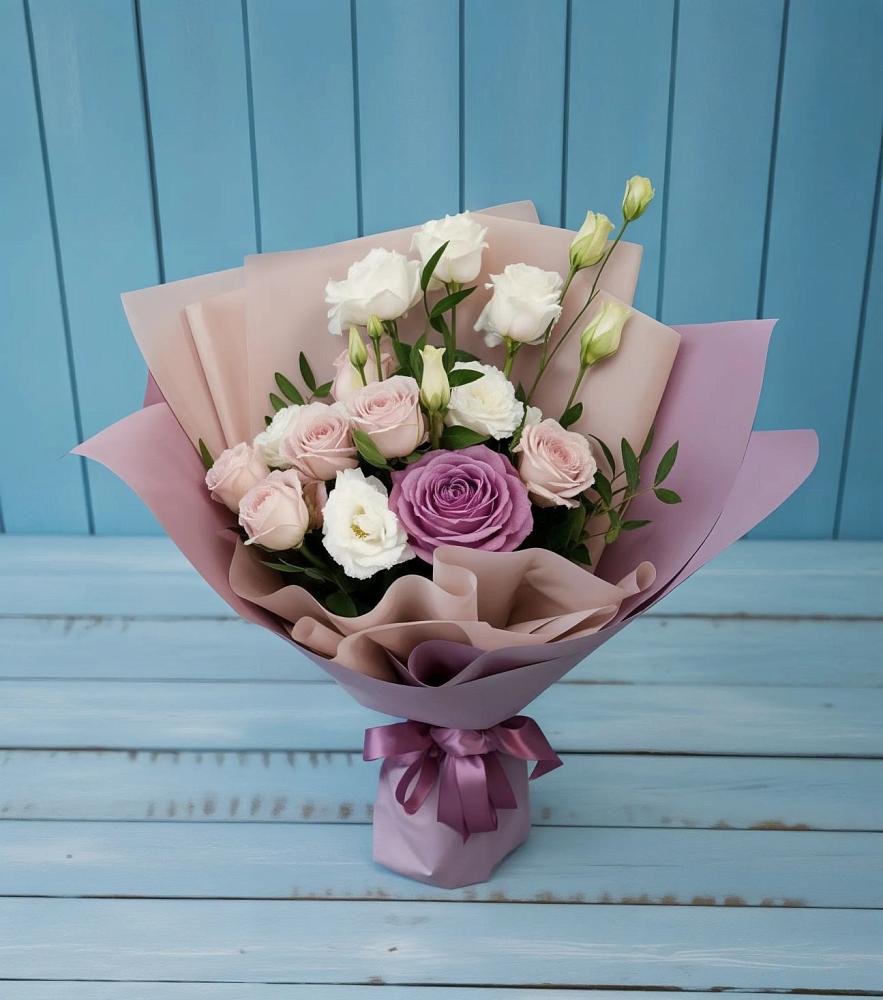 Букет цветов из: Розы и Лизиантусы в Березник